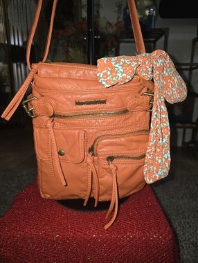 Montana West 🍊 Orange Soft Faux Leather Crossbody EUC